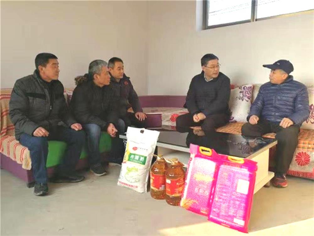 15vip太阳成集团古天乐节前走访慰问第一书记任职村困难群体