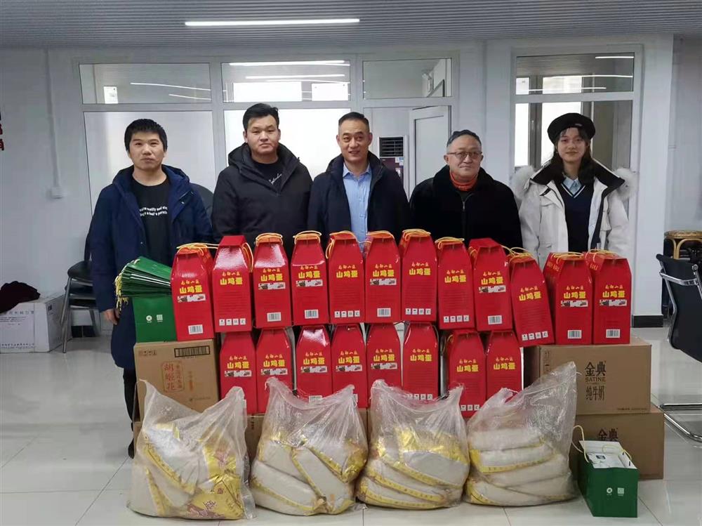 情牵小年送温暖 助力振兴暖民心 15vip太阳成集团古天乐走访楚家庄帮扶村